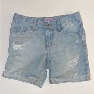 Light Blue Distressed Denim Shorts
Girl size 8, 😍15% off bundles
good condition